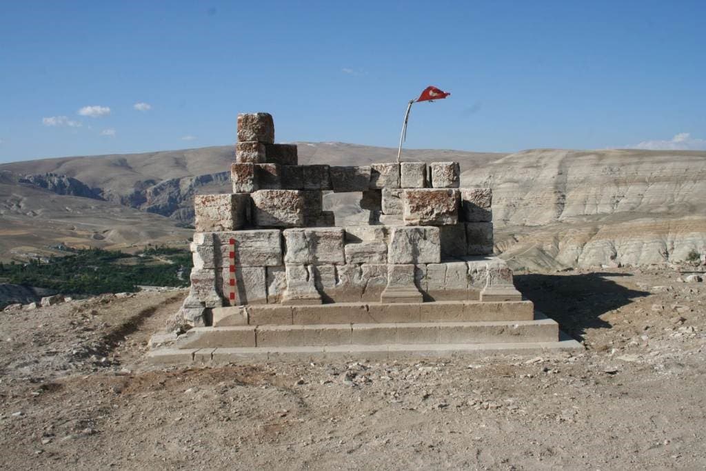 gurun-burcevi-mezar-aniti