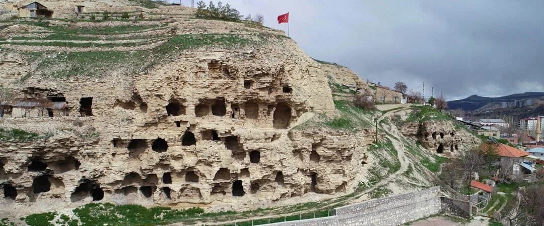 gurun-kaya-evleri